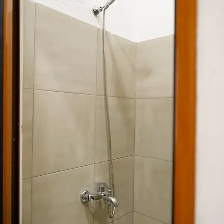 Gjiroart Corner بيت ضيافة Gjirokastër